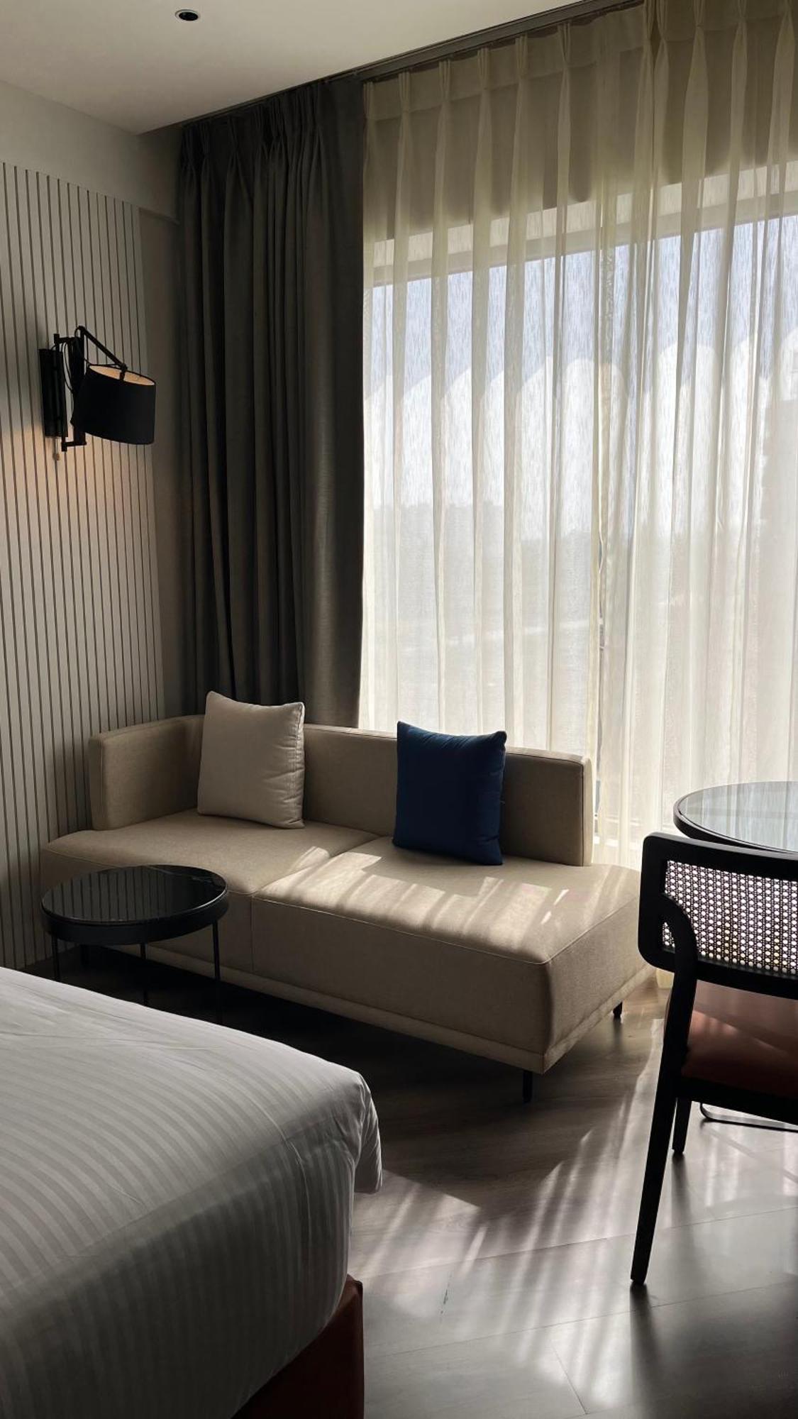 Ramada Encore By Wyndham Indore Nipania Exterior foto